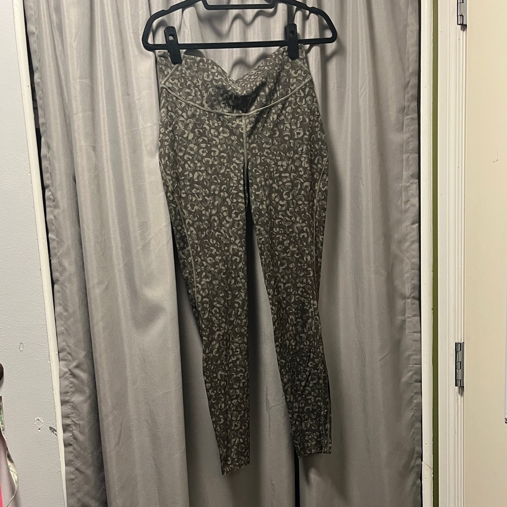 Lululemon Base Pace High-Rise Tight 28" Size 10 - Picture 3 of 11
